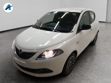 Lancia Ypsilon 1.0 firefly hybrid Platino s&s 70cv